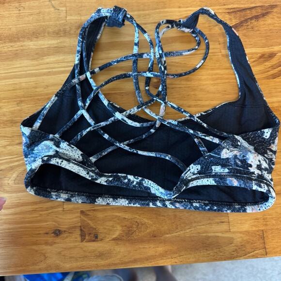Lululemon Free To Be Bra Wild Spring Bloom Multi Full On Luxtreme Strappy Size 4 - Picture 4 of 6
